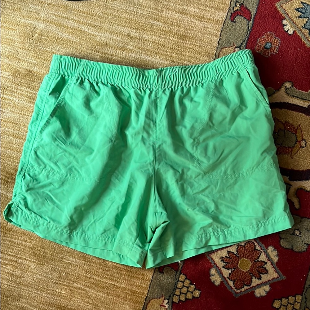 Columbia green athletic shorts 5 inch inseam